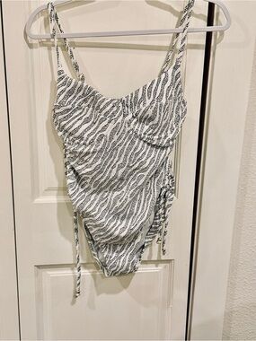 Time and Tru Black and White Printed One-Piece